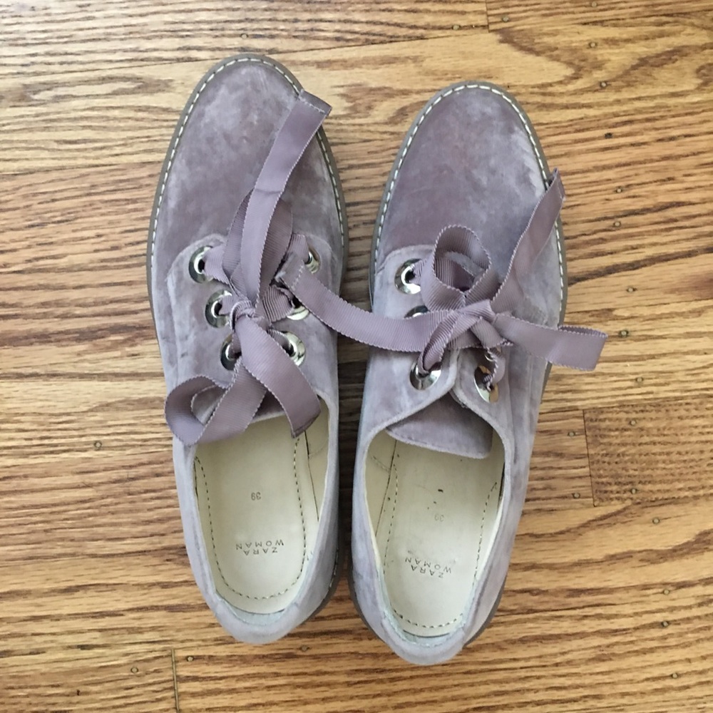 Zara.super cute. Too big for me. It’s a size 9